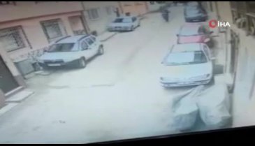 Bursa'da tek teker üstünde giden sürücünün düşme anları kamerada