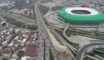 Bursa'da kısıtlama öncesi trafik yoğunluğu yaşanıyor
