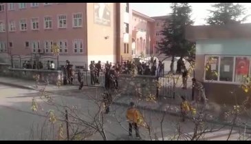 Bursa'da maç yapmak için toplanan çocuklar arasında kavga çıktı