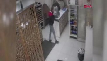 Bursa'da hırsız ile iş yeri çalışanı arasında arbede çıktı