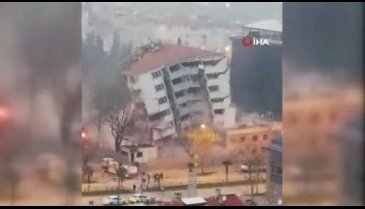 Bursa'da 6 katlı Eski Emniyet Müdürlüğü binası böyle yıkıldı
