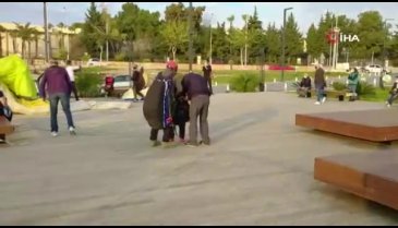 Yasak bölgeden uçan paraşütçü zorluk yaşadı