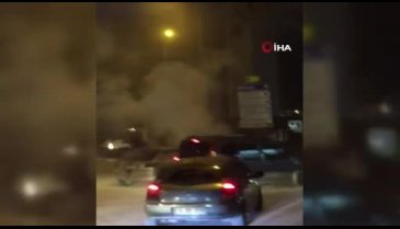 Bursa'da seyir halindeki otomobil yandı, sürücü gözyaşlarına boğuldu