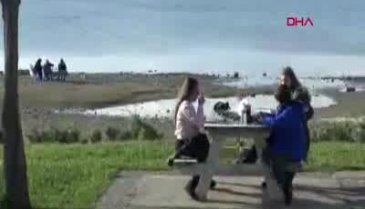Bursa İznik'te sıcaklık yükseldi, halk sahile koştu