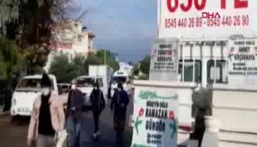 Pazarda 'hazır mezar' tezgahı açtı