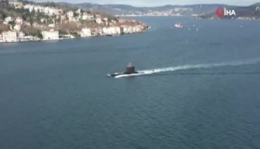 Türk denizaltısı İstanbul Boğazı'ndan işte böyle geçti
