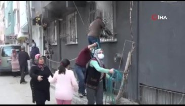 Bursa'da bahçe hortumuyla komşunun yanan evini söndürdü