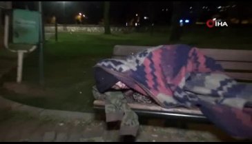 Bursa'da genç kadın yeni yıla bankta uyuyarak girdi