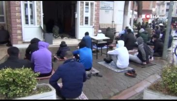 Bursa'da yağmur altında namaz kıldılar