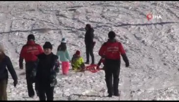 Bursa Uludağ'da, kısıtlamada kaymak isteyenler jandarmaya takıldı
