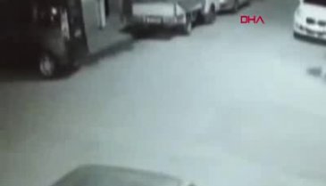Bursa'da motosikletle elektrikli bisikletin çarpıştığı kaza kamerada