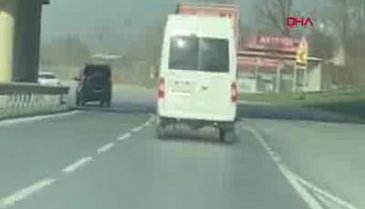 Makas atan minibüs kamerada
