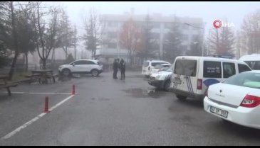 Cinsel ilişki vaadiyle kandırıp parasını aldılar