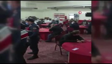 İzmir'de 635 bin liralık kumar masası