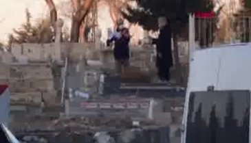 Mezarlıkta şaşkına çeviren olay: Böyle bir şeyi daha önce ne duyduk ne de gördük