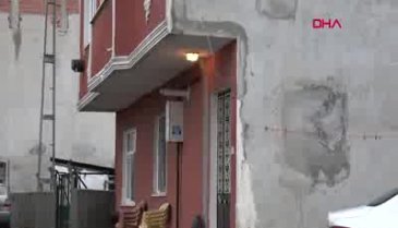 Eşini kafasından vurup polise teslim oldu