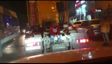 Bursa'da TIR'ın arkasında tehlikeli yolculuk