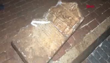 Bursa'da inşaat bahçesinde Erken Roma Dönemi'ne ait 2 bin yıllık mezar steli bulundu