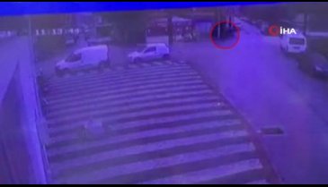 Bursa'da iki kamyonet arasında böyle sıkıştı