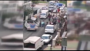 Yasağa rağmen sokakta düğün yaptılar