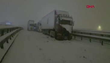 Bursa'da kar yağışı hayatı olumsuz etkiledi(2)