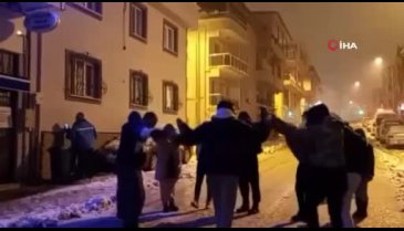 Bursa'da karlar üstünde horon teptiler