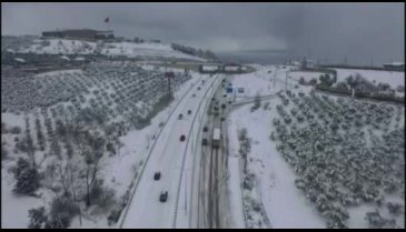Bursa'da kar esareti: Yüzlerce araç mahsur kaldı