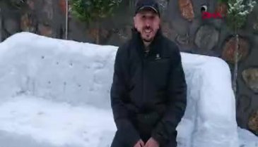 Mobilyası ile ünlü Bursa İnegöl'de kardan koltuk yaptılar