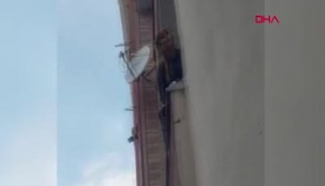 Üç oğluyla birlikte saldırdı
