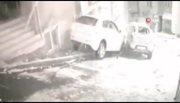 Yokuş aşağı kaydı kaldırıma vurarak durabildi