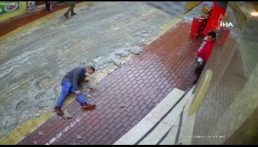Bursa'da buzda kayan adamın ayağı 3 yerinden böyle kırıldı
