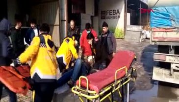 Bursa'da 300 kilogram ağırlığındaki sünger kalıbı yoldan geçen motosikletlinin üzerine düştü