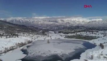 Bursa'da Gököz Gölü buz tuttu, kartpostallık görüntüler oluştu