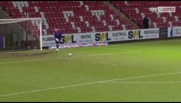 Newport County kalecisi Tom King'in attığı gol, Guinness Rekorlar Kitabı'na girdi