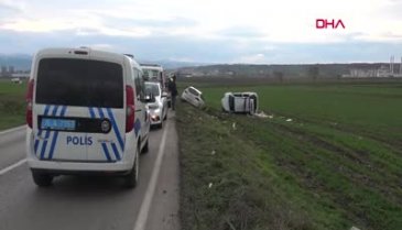 Bursa'da kafa kafaya çarpışıp tarlaya uçtular: Yaralılar var