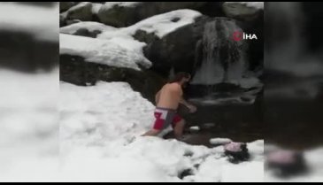 Bursa'da kar banyosunun ardından buz gibi suya girdiler