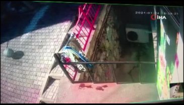 Kamyonet devrildi, gaz dolu tüpler sokağa saçıldı