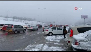 Bursa'da İznik ile Yenişehir arasında araçlar mahsur kaldı