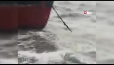 Zeytinburnu'nda fırtınada sürüklenen gemi karaya oturdu
