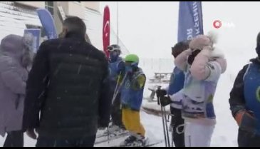 Çocukların Bursa Uludağ'da kayak ve snowboard heyecanı