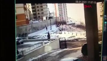 Ev sahibi duştayken eve giren hırsız ziynet eşyalarını çaldı