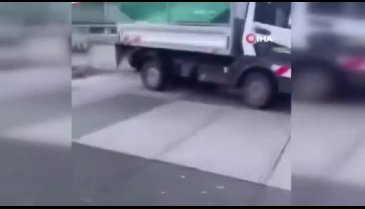 Çaldığı kamyonetle kalabalığa daldı: 1 ölü