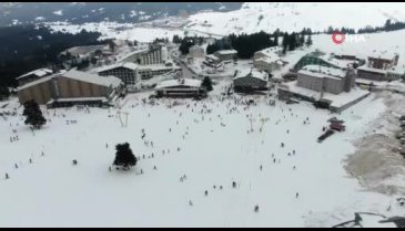 Bursa Uludağ'da pistler günübirlikçilerle doldu