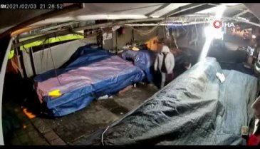 Bursa Tuz Pazarı'ndan teneke teneke peynir çalan hırsızlar kameralara yakalandı