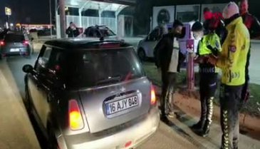 Bursa'da polisten kaçan otomobilde uyuşturucu bulundu: 3 gözaltı