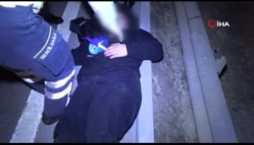 Bursa'da genç kız karnındaki bıçak ile ambulansı bekledi