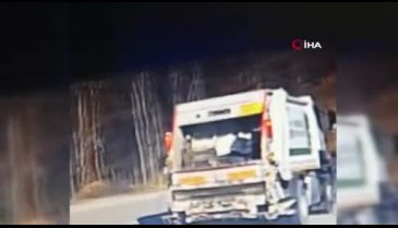 Bursa'da kamyonun devrilme anı kamerada