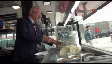 Bursa'da yaşayan aşçının Kemal Kılıçdaroğlu'na benzerliği şaşırtıyor