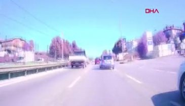 Bursa'da TIR'ın motosikletliye çarpma anı kask kamerasında