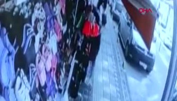 Babanın 16 yaşındaki kızını bıçakladığı görüntüler ortaya çıktı!